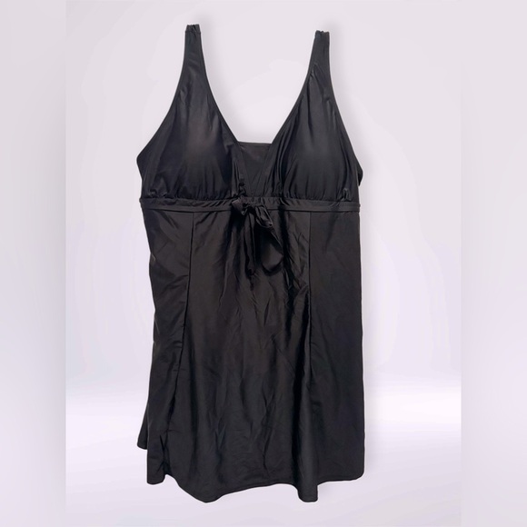 NWT Women’s Plus Size One Piece Swimsuit With Built In Shorts Black Size 26W-28W - Picture 1 of 8